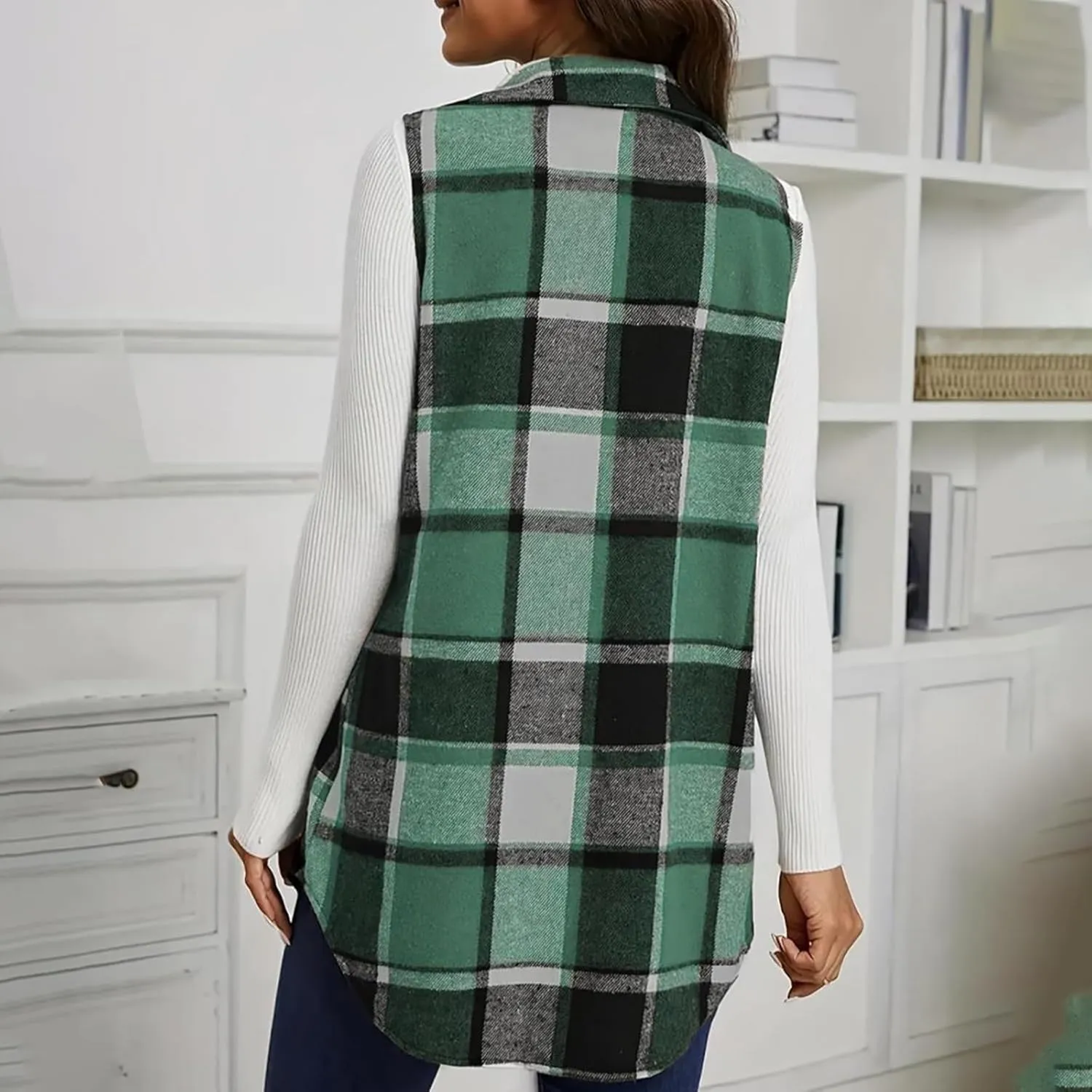 Flannel Vest Women 2024 Fashion Sleeveless Button Down Plaid Vest Jacket Casual Fall Winter Warm Outwear with Pockets