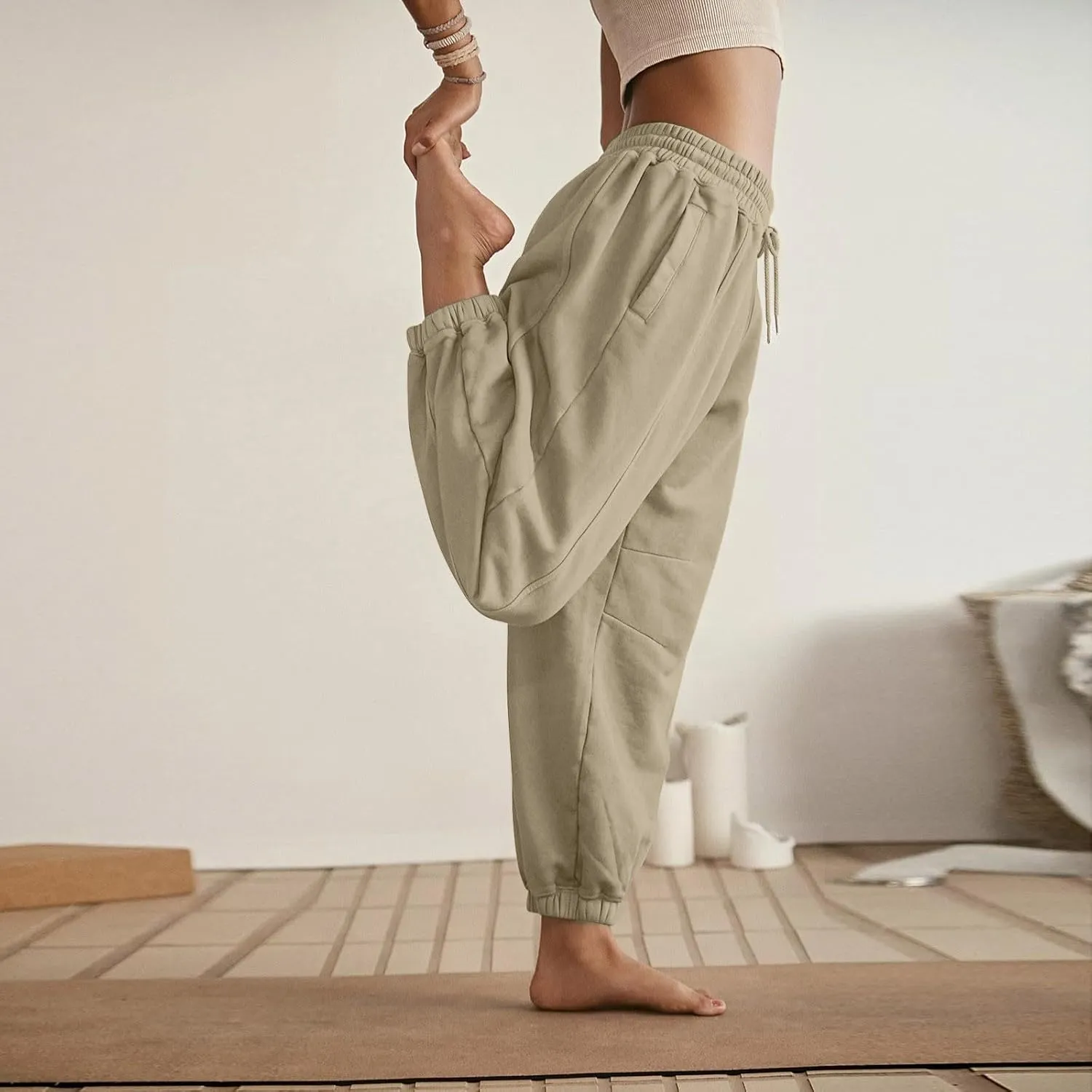 Jogger Sweatpants Women Fleece Drawstring High Waisted Joggers with Pockets Soft Workout Capri Loose Yoga Pants